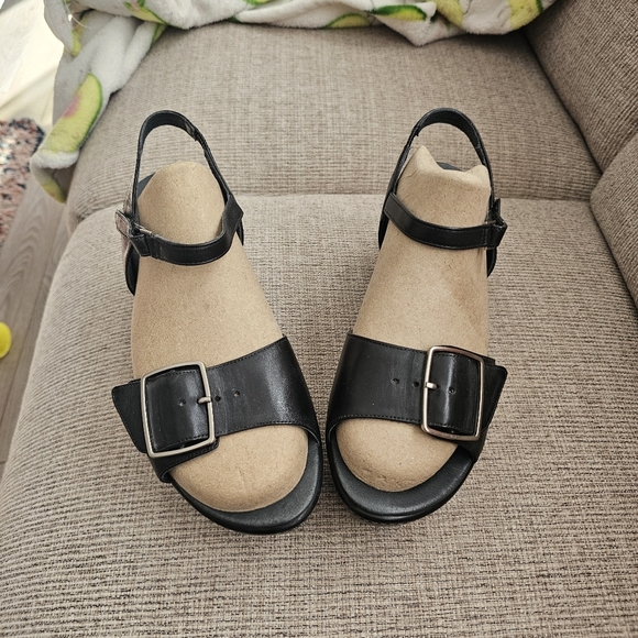 Dansko Sandals - Picture 3 of 7